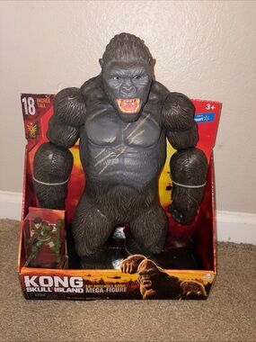 Kong Skull Island 18" Poseable Mega-Figure Chest Beating Action & Soldier Toy